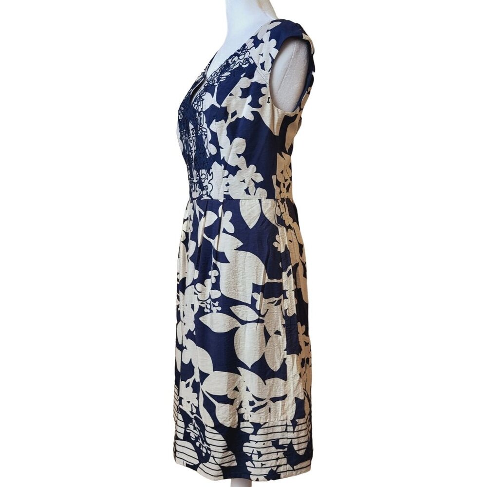 Adrianna Papell Embroidered Blue and Cream Floral Dress Size 6 - Picture 2 of 11